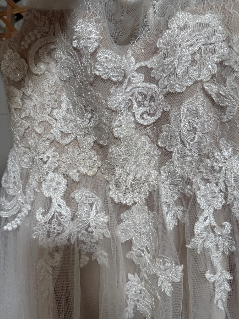 David's Bridal Ivory Lace Applique Tulle Flower Girl Dress - Picture 2 of 5